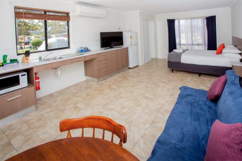 BIG4 Traralgon Park Lane Holiday Park - Easy Access - Living Area