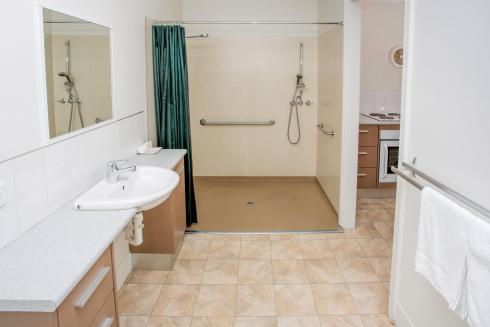 BIG4 Traralgon Park Lane Holiday Park - Easy Access - Shower