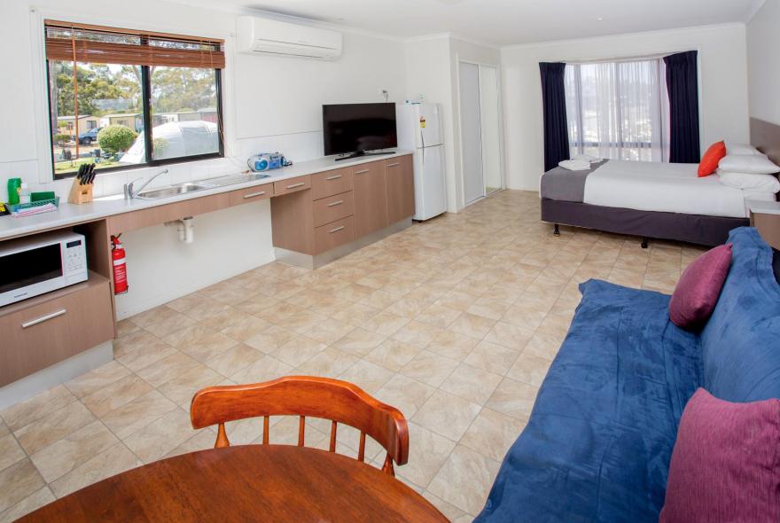 BIG4 Traralgon Park Lane Holiday Park - Easy Access - Living Area