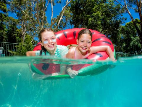 BIG4 Yarra Valley Park Lane Holiday Park - Outdoor Pool - Girls in floating doughnut 