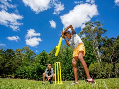 BIG4 Yarra Valley Park Lane Holiday Park - Boys playing cricket